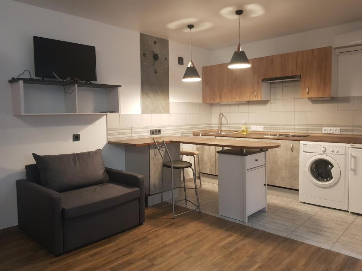 Appartamento Apartamenti Mayak Odessa Esterno foto